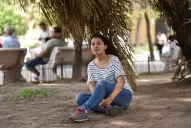 El desafío de crecer sin padres, rodeada por desconocidos y enfrentar el mundo sola a los 18 años
