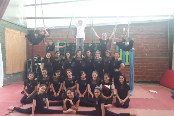 Acrobacias y tela en código Retro