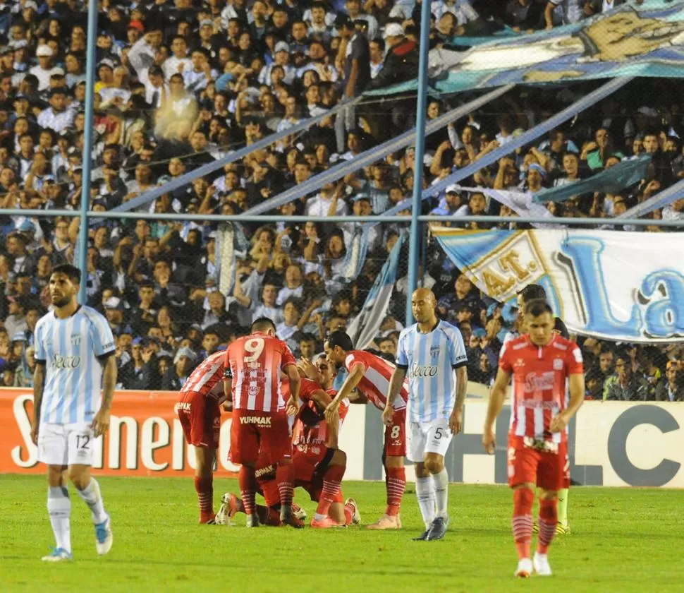CLÁSICO. Atlético perdió contra San Martín hace dos semanas, tras ir ganando 2 a 0 en su estadio.  la gaceta / foto de hector peralta (archivo)