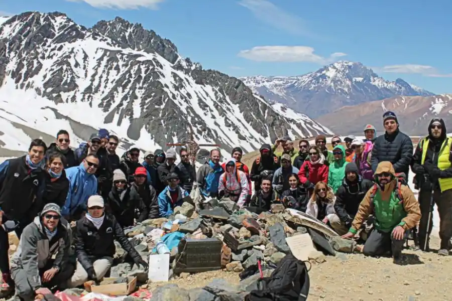 MEMORIAL. Lugar  donde descansan los restos de los que murieron en el accidente o días después.