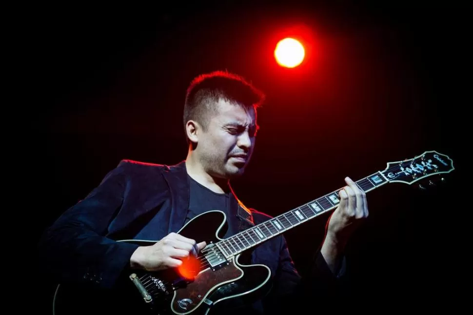 ALCANCE REGIONAL. El guitarrista Emilio Díaz nació en Jujuy y destaca el crecimiento del jazz en todo el NOA. 