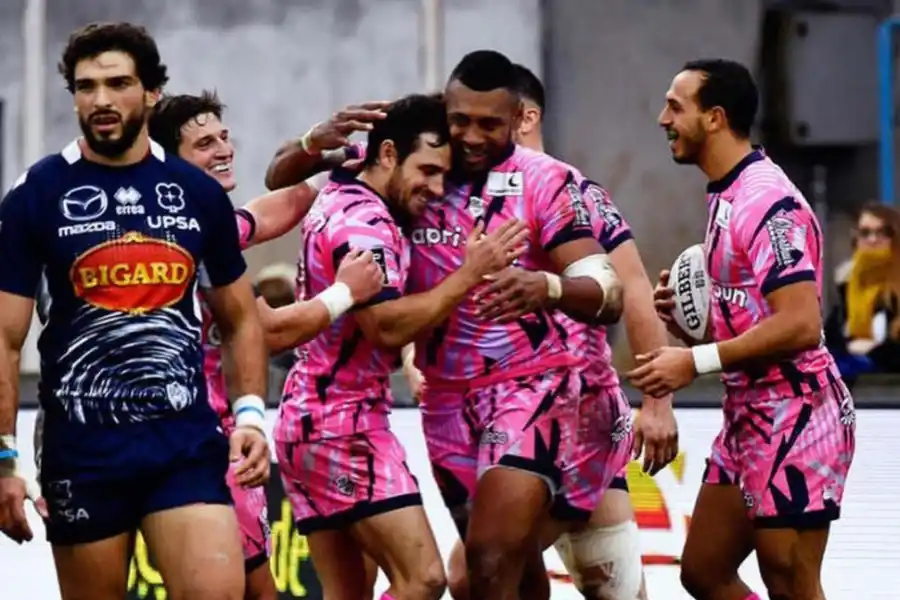 LA ROMPIÓ. Sus compañeros lo felicitaron por su notable actuación ante Agen.  