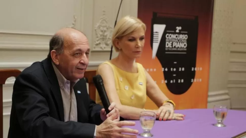 ORGANIZACIÓN. Mauricio Guzman y Catalina Lonac al lanzar el certamen. prensa ente cultural 