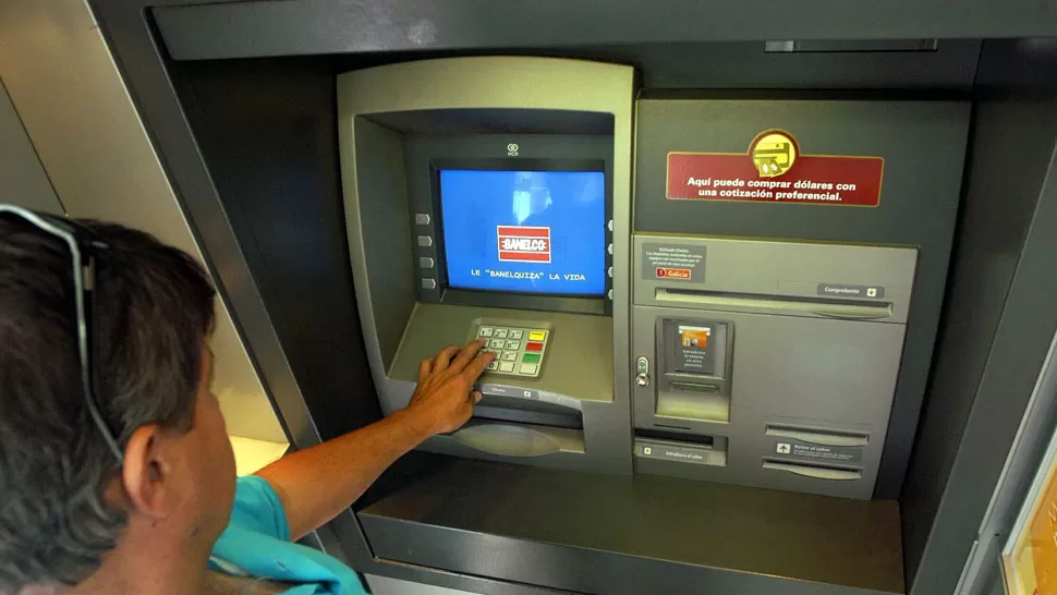 Fin de semana largo: denuncian que falta dinero en los cajeros automáticos
