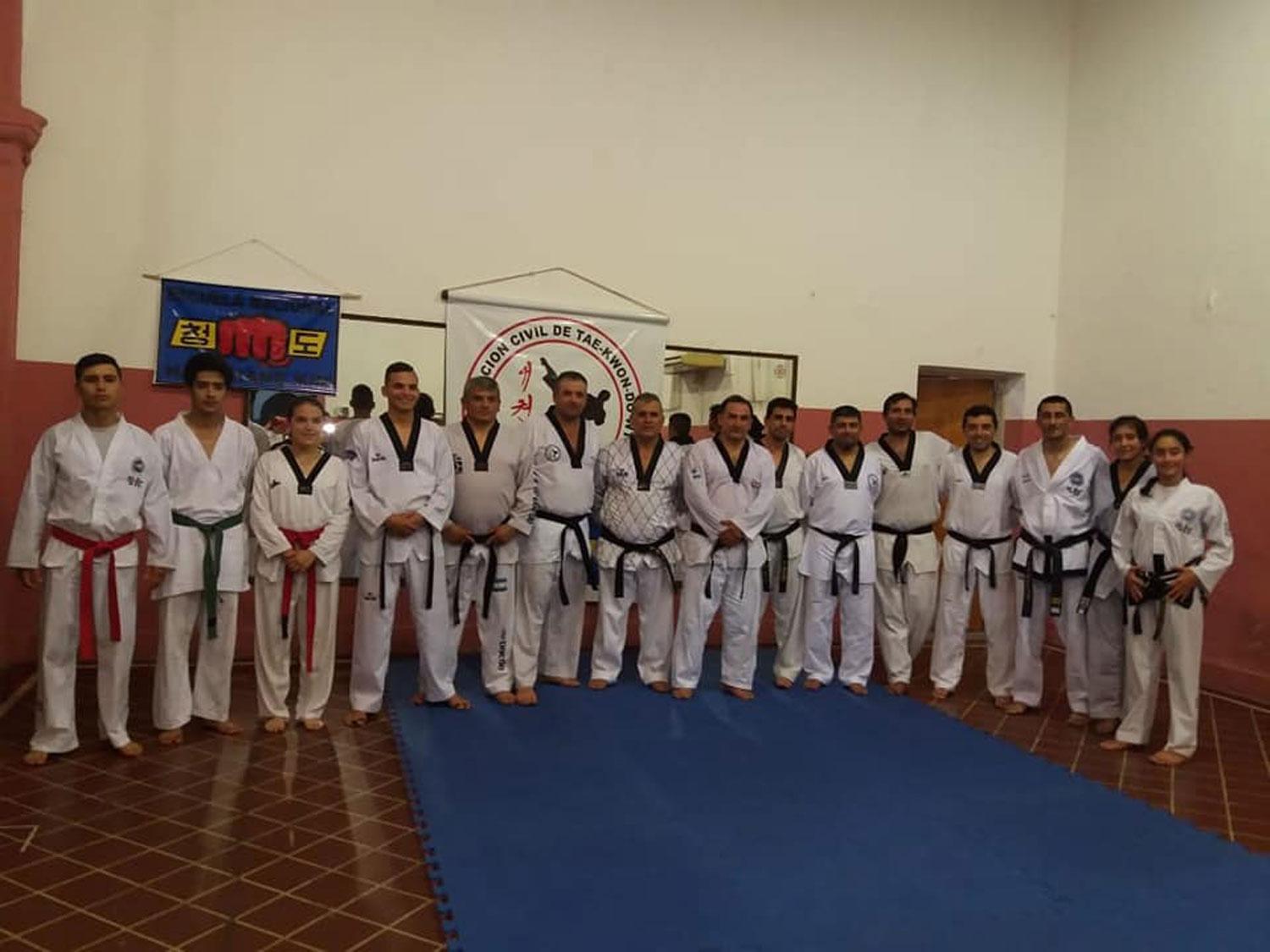 El Taekwondo tucumano cerró el año con las tradicionales graduaciones