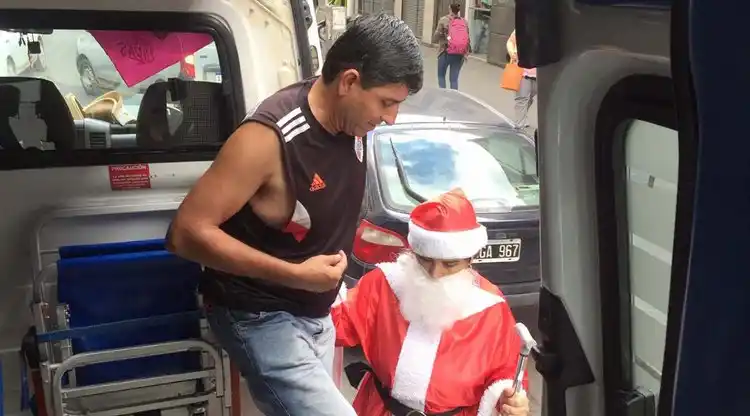 MARÍA LORENA BUCCI. Es chofer del 107 y llevará amor a sus pacientes.