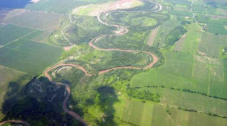 Reencauzan el río Balderrama para beneficiar la producción y evitar inundaciones
