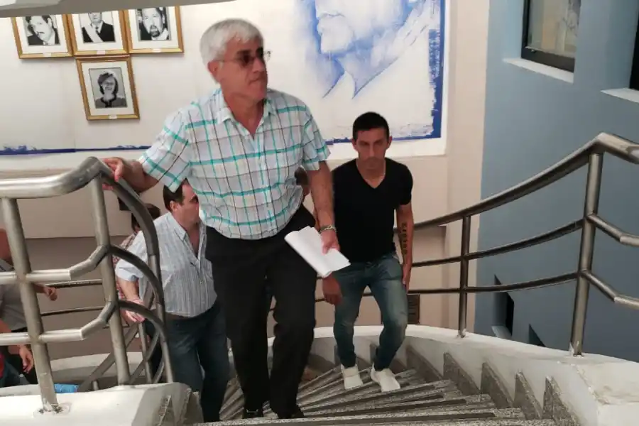 El Pulguita alimenta las versiones de su candidatura, ¿le seguirá otro ídolo decano?