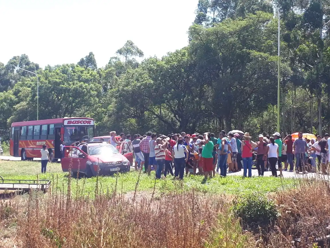 Con máquinas de Vialidad, destruyen casas en terrenos usurpados en El Cadillal