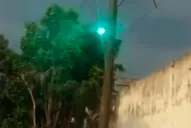 Un peligro: choque de cables y chispas en Amador Lucero al 300