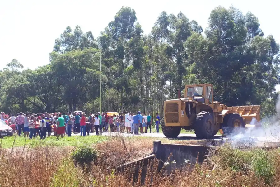 Con máquinas de Vialidad, destruyen casas en terrenos usurpados en El Cadillal