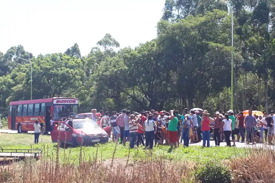 Con máquinas de Vialidad, destruyen casas en terrenos usurpados en El Cadillal