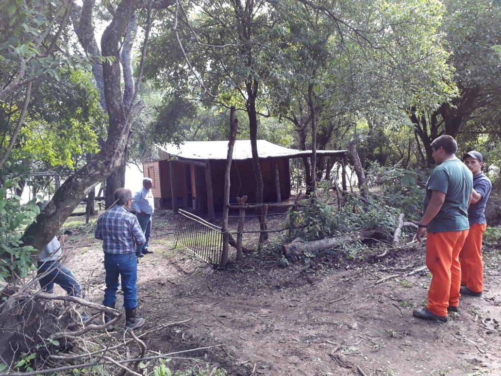 Con máquinas de Vialidad, destruyen casas en terrenos usurpados en El Cadillal
