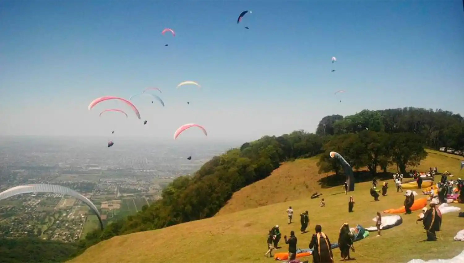 IRREGULARIDADES. Los vuelos biplazas que se realizan en Loma Bola quedaron en la mira de la Justicia.