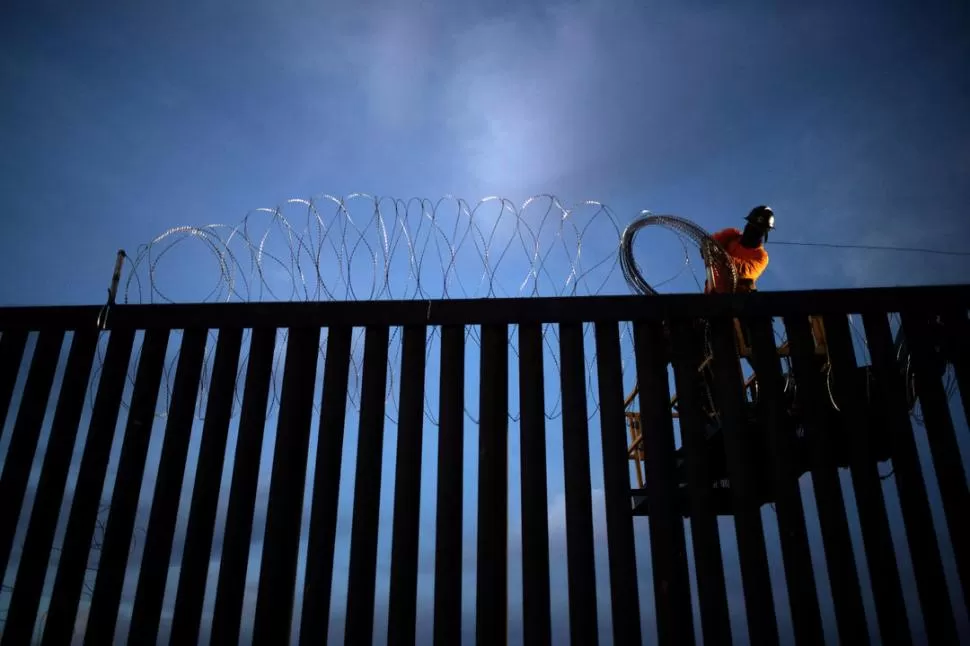 EL MURO. La frontera con México, con intensa actividad comercial y mucho tráfico migratorio, amenazada por Trump. reuters