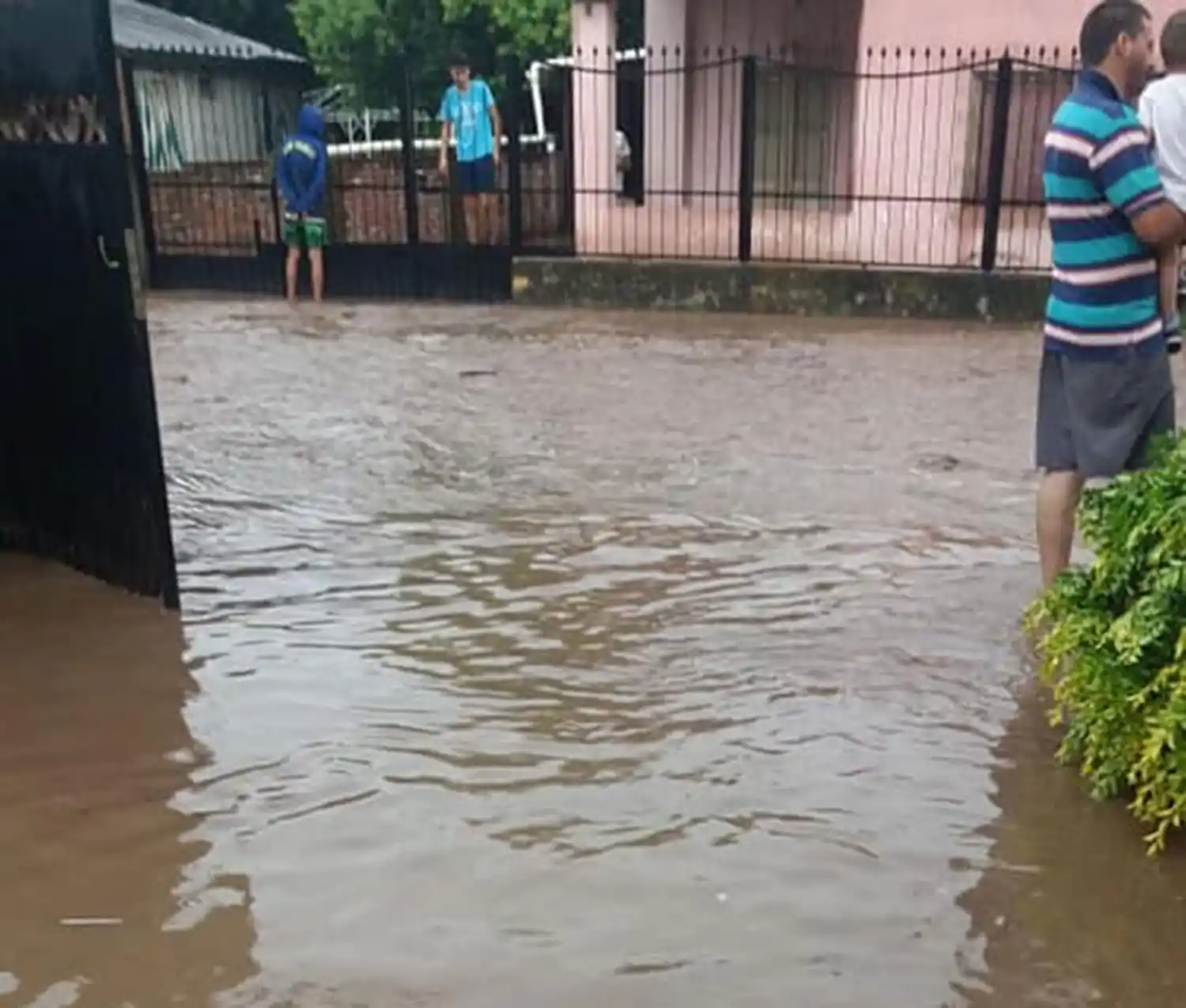 VECINOS DE SAN PABLO INUNDADOS