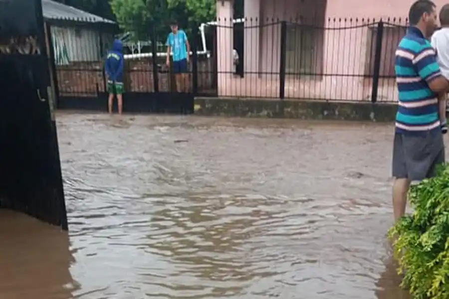 VECINOS DE SAN PABLO INUNDADOS