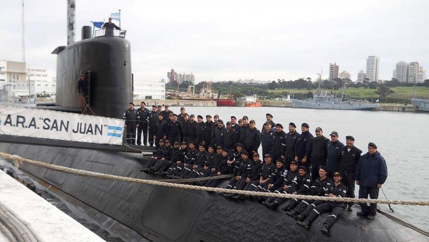 ARA SAN JUAN. Última foto de los 44 tripulantes del submarino hundido.