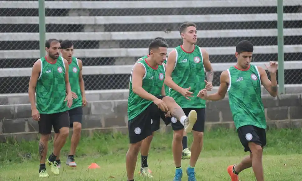 EXIGENTE COMIENZO. El plantel de San Jorge puso en marcha la pretemporada. 