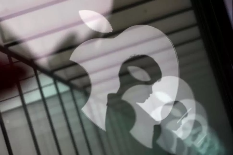 “JUEVES NEGRO”. Las acciones de la tecnológica Apple cayeron hasta un 10%, frente a una posible desaceleración de sus ventas en China.  REUTERS 