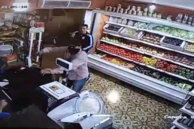 Cuatro hombres armados protagonizaron un violento asalto en una verdulería de Ciudadela
