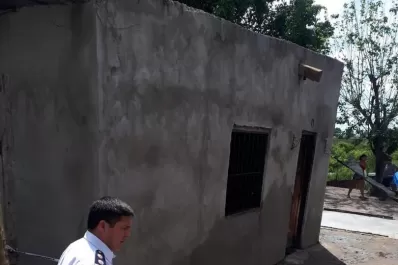 Lo mató a puñaladas, después quemó la vivienda de la víctima y se escapó