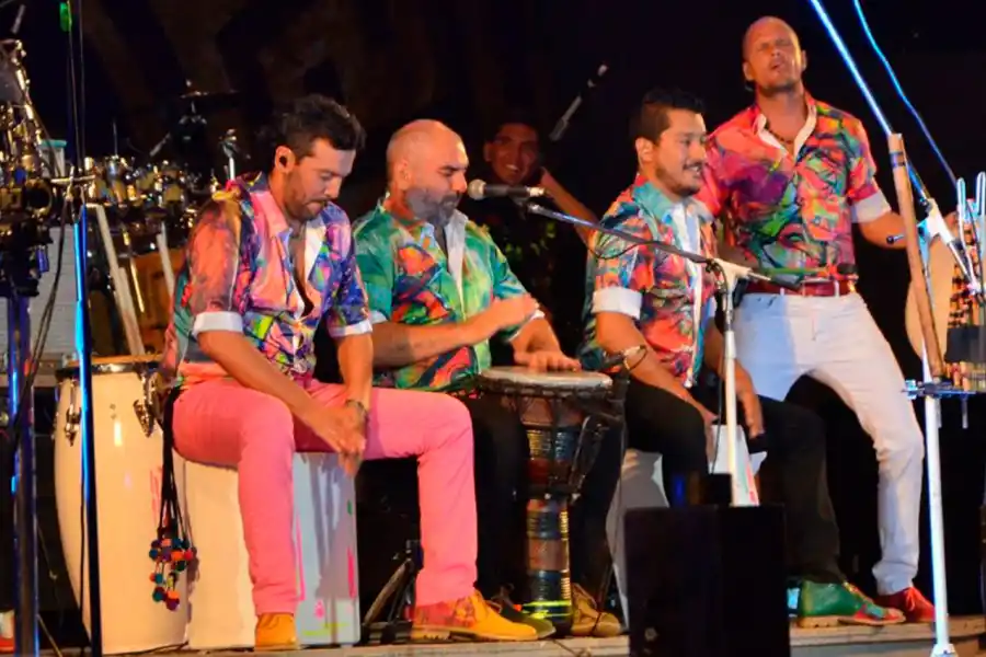 La alegría de Los Tekis es lo ideal para que cada jornada termine llena de fiesta. 