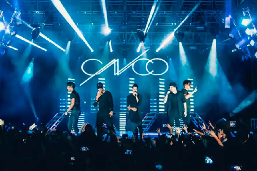 CNCO es una banda de pop latino formada en Miami por los ganadores de la primera temporada de La Banda, un programa de televisión. 