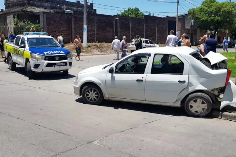 Contra ese vehículo chocaron los sospechosos.