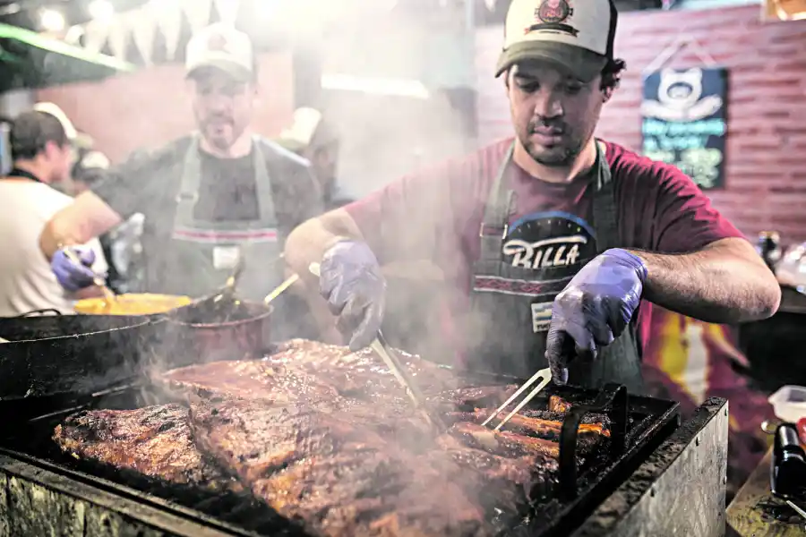 Tucumanos viajan a Chile con la ilusión de ser los mejores asadores 