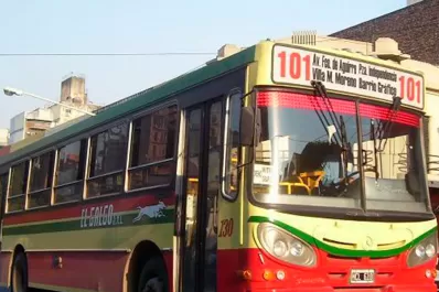 El chofer se fue al baño y un ladrón aprovechó para asaltar a los pasajeros del 101