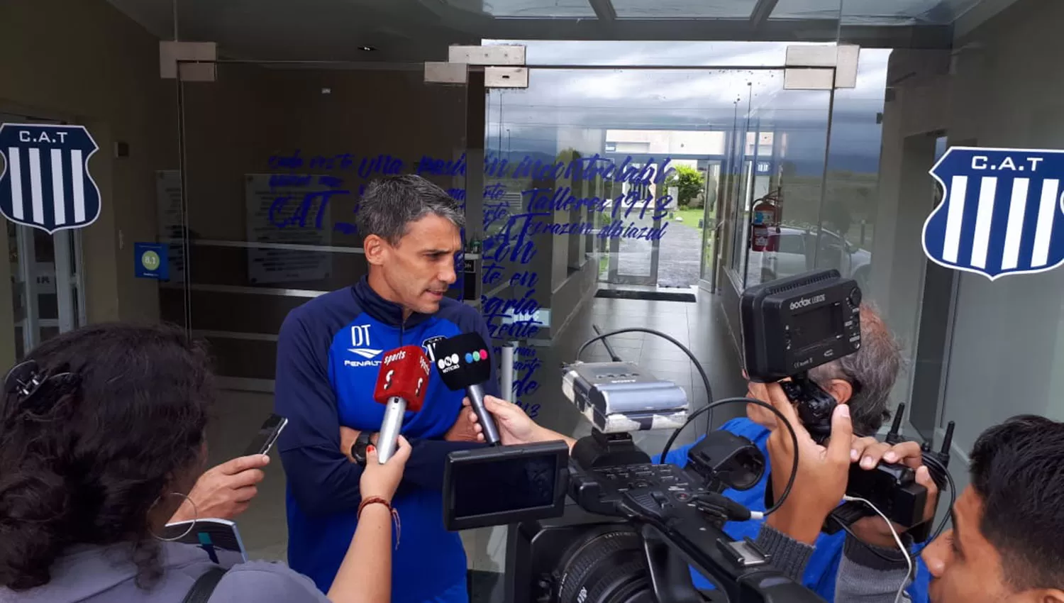 Juan Pablo Vojvoda habló con la prensa en Salta. (FOTO TOMADA DE PRENSA CLUB TALLERES DE CÓRDOBA)