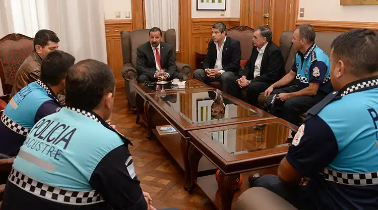 El dramático rescate de los ocupantes de una camioneta que fue arrastrada por el agua
