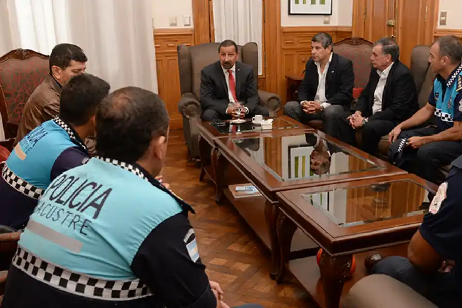El dramático rescate de los ocupantes de una camioneta que fue arrastrada por el agua