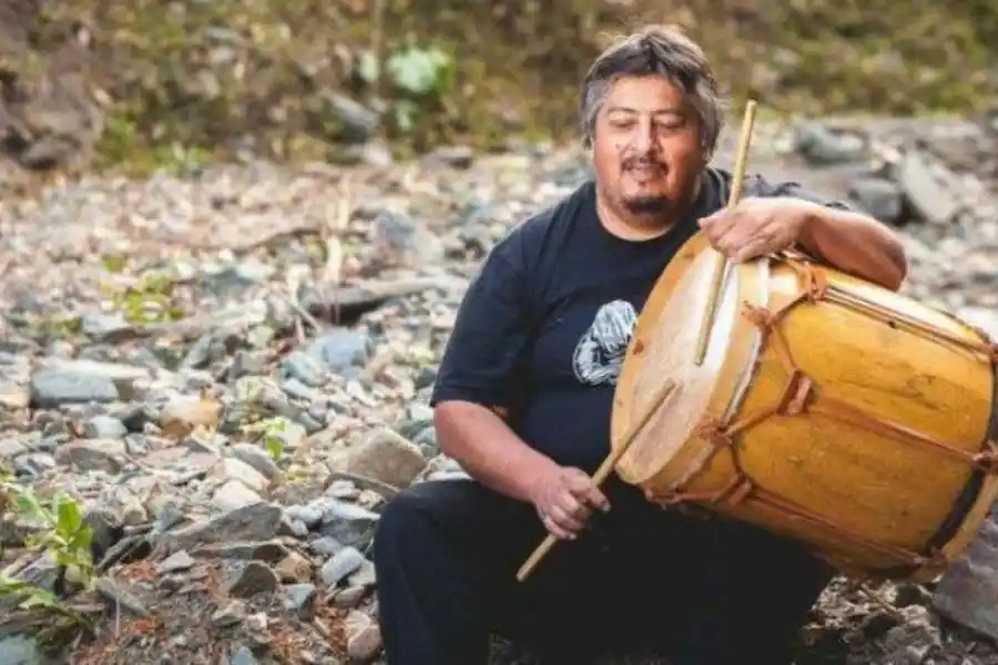 APELLIDO ILUSTRE. Adrián Sosa.