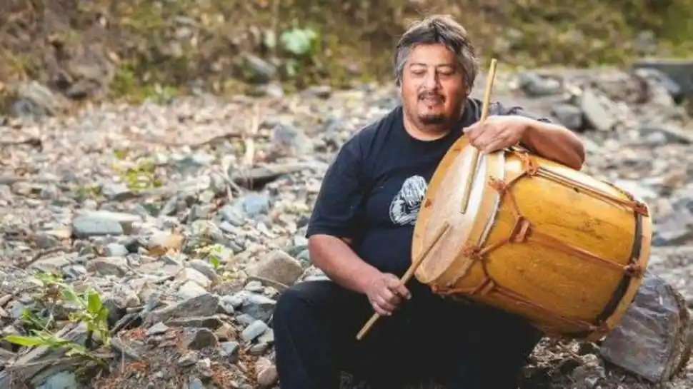 APELLIDO ILUSTRE. Adrián Sosa.