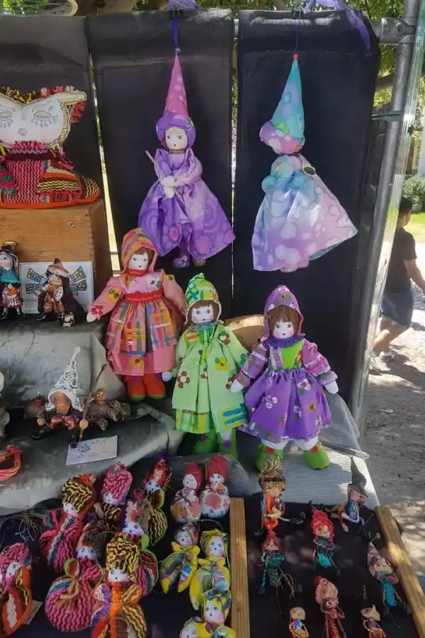 HECHAS A MANO. Brujitas, duendes y muñecas de estilo europeo. 