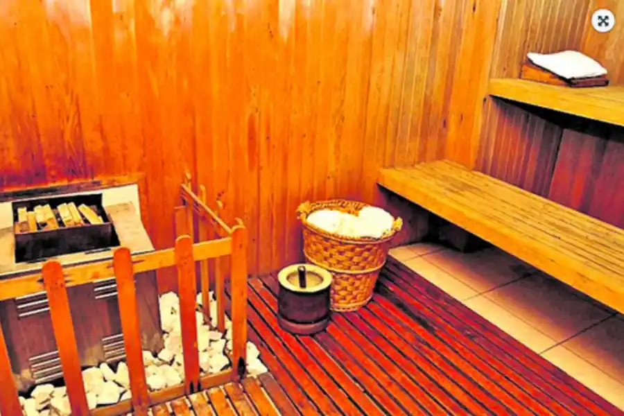 SAUNA. El Garden Park lo incluye en su promoción de verano.