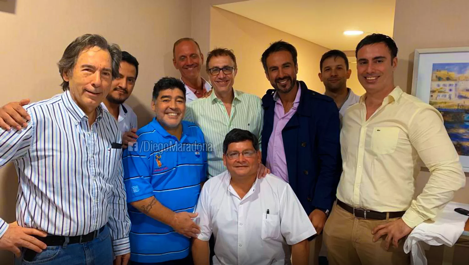 A CASA. Maradona agradeció a los médicos que lo atendieron y se marchó a seguir el post operatorio en su hogar. 