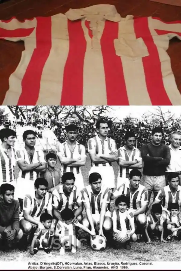  Camiseta original de 1987. 1980 trajo el primer sponsor. ESTA “PILCHA” SE USÓ EN 1987. Casaca de Manuel Burgos (1966). Camiseta de piqué, de 1975. Con esta ganó el clásico en 1989. Una de las pieles más lindas. La marca de las camisetas de los 90.