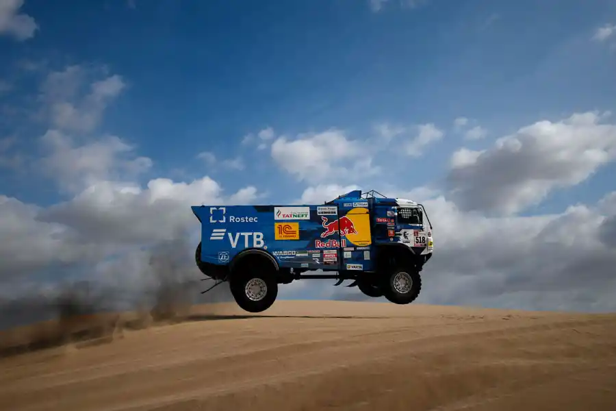 EXPULSADO. El camión del piloto ruso Andrey Karginov.