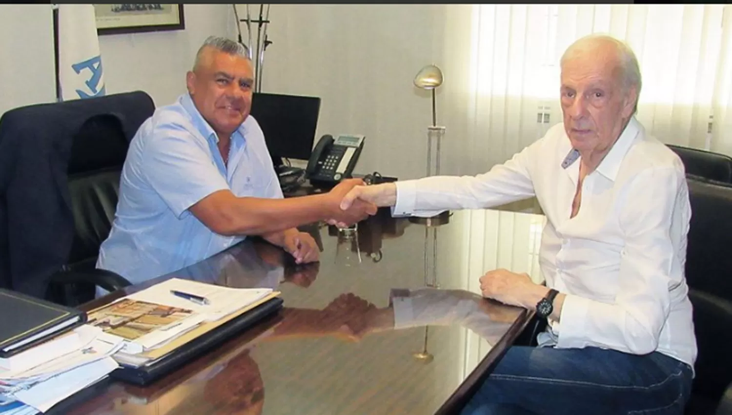 Menotti llegó a un acuerdo con Chiqui Tapia. FOTO TOMADA DE TWITTER.COM/ARGENTINA