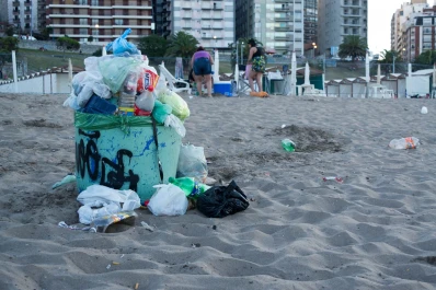 Lo peor del Verano: la costa es un gran basurero de plástico