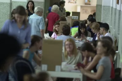 Incertidumbre: en 2003, última vez que no se votó para gobernador en agosto