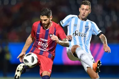 Atlético la pasó mal en Paraguay y perdió en su primer partido del año