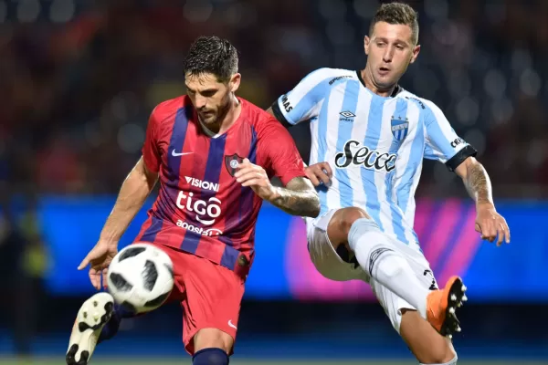 Atlético la pasó mal en Paraguay y perdió en su primer partido del año