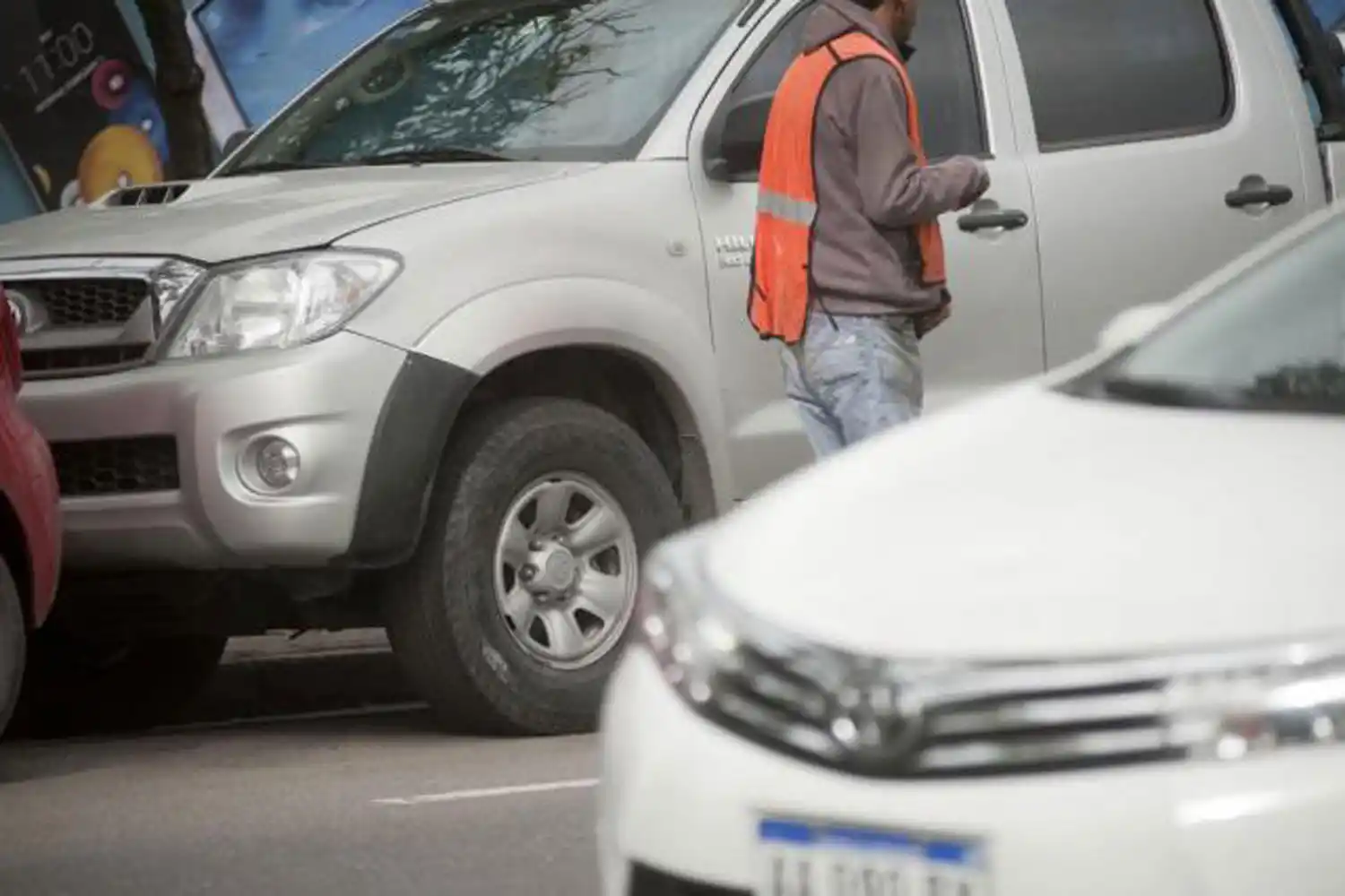 Un trapito le reclamó el pago de $ 160 y le dejó una advertencia en el parabrisas