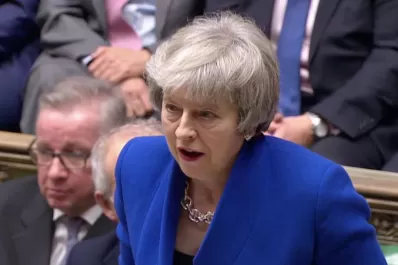 Brexit: Theresa May sobrevive a moción de censura