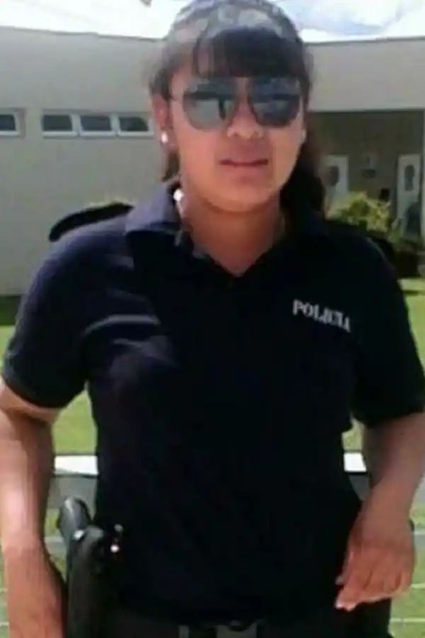 MIERCOLES 16. Romina Ugarte, 26 año, policía de la localidad de Esperanza en Buenos Aires.