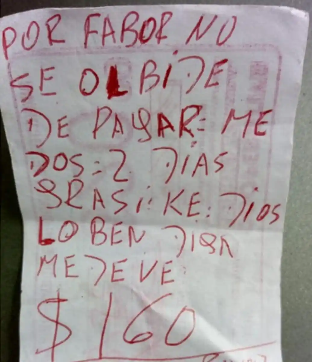 EN BARRIO NORTE. Uno de los papelitos que le dejó un 